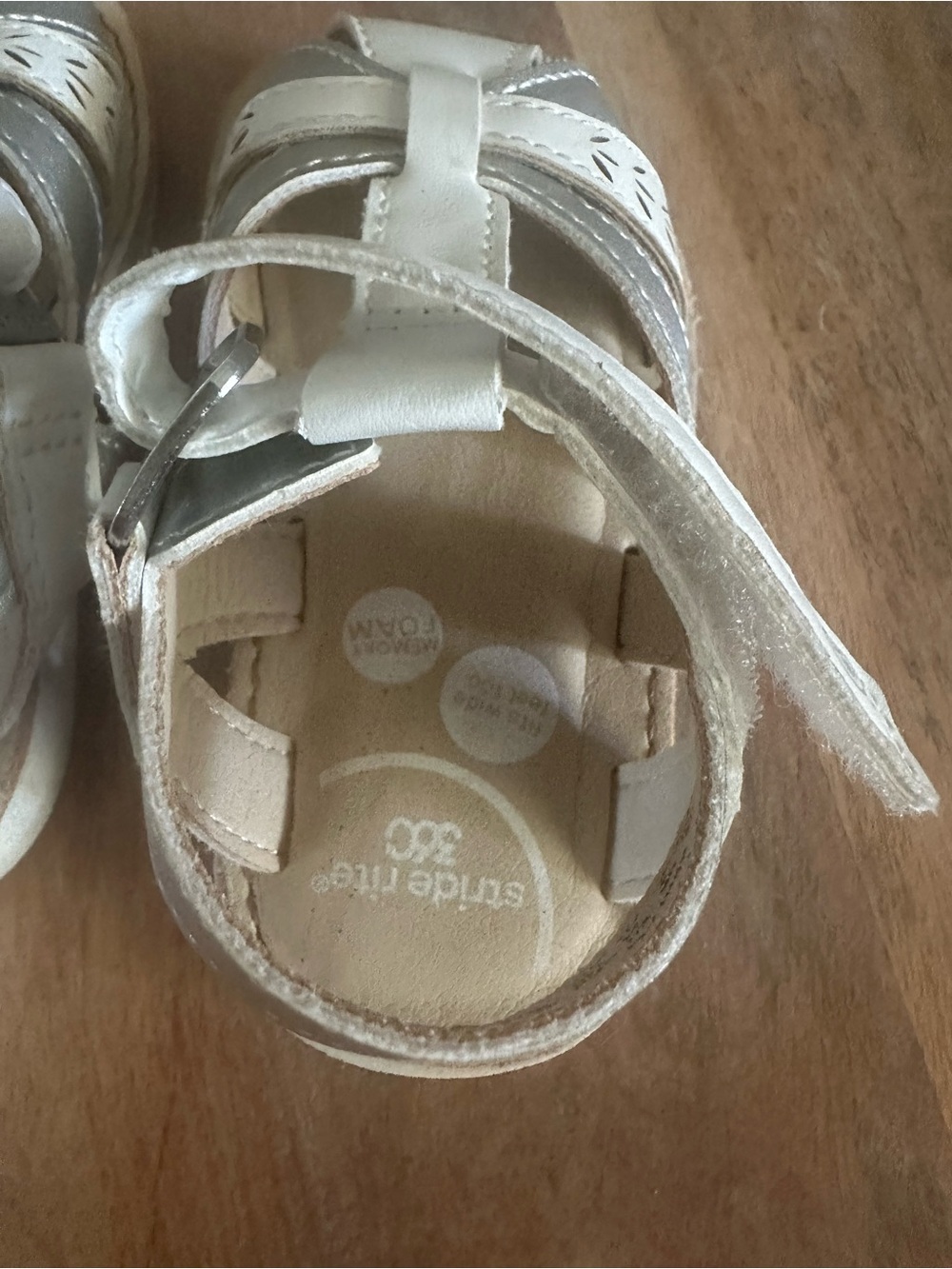 Stride Rite 360 Toddler Girls White & Silver Sandals Size 5 Hook & Loop - Picture 4 of 7